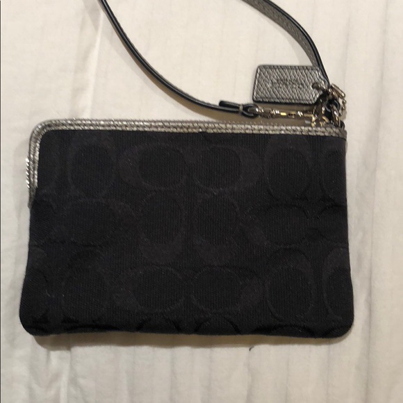 Coach wristlet - Picture 7 of 7